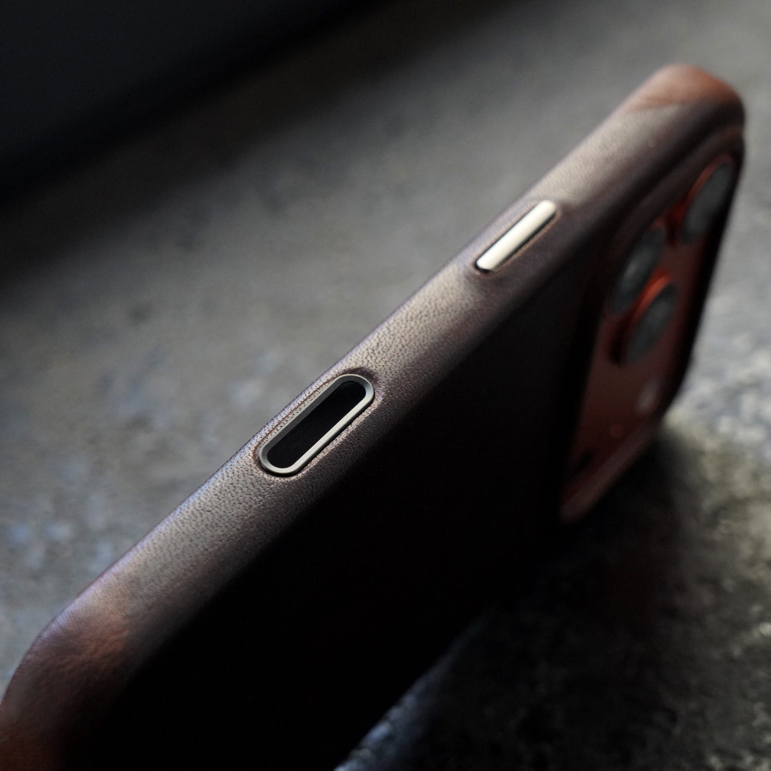 YMW Horween Dublin Hakiki Deri - Phone Cases Dublin incelemesi ve fiyatı